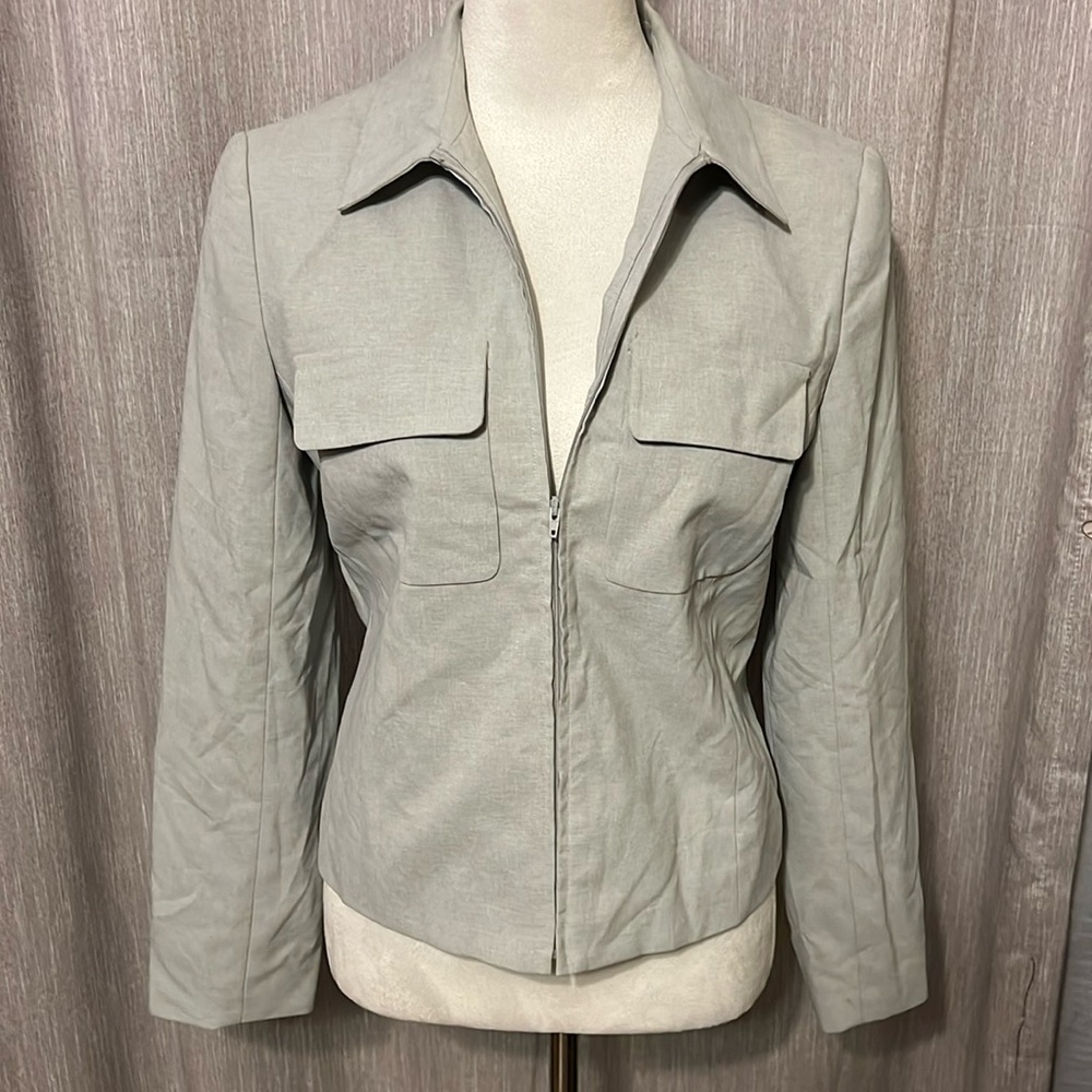 BCBG blazer style front zip lined